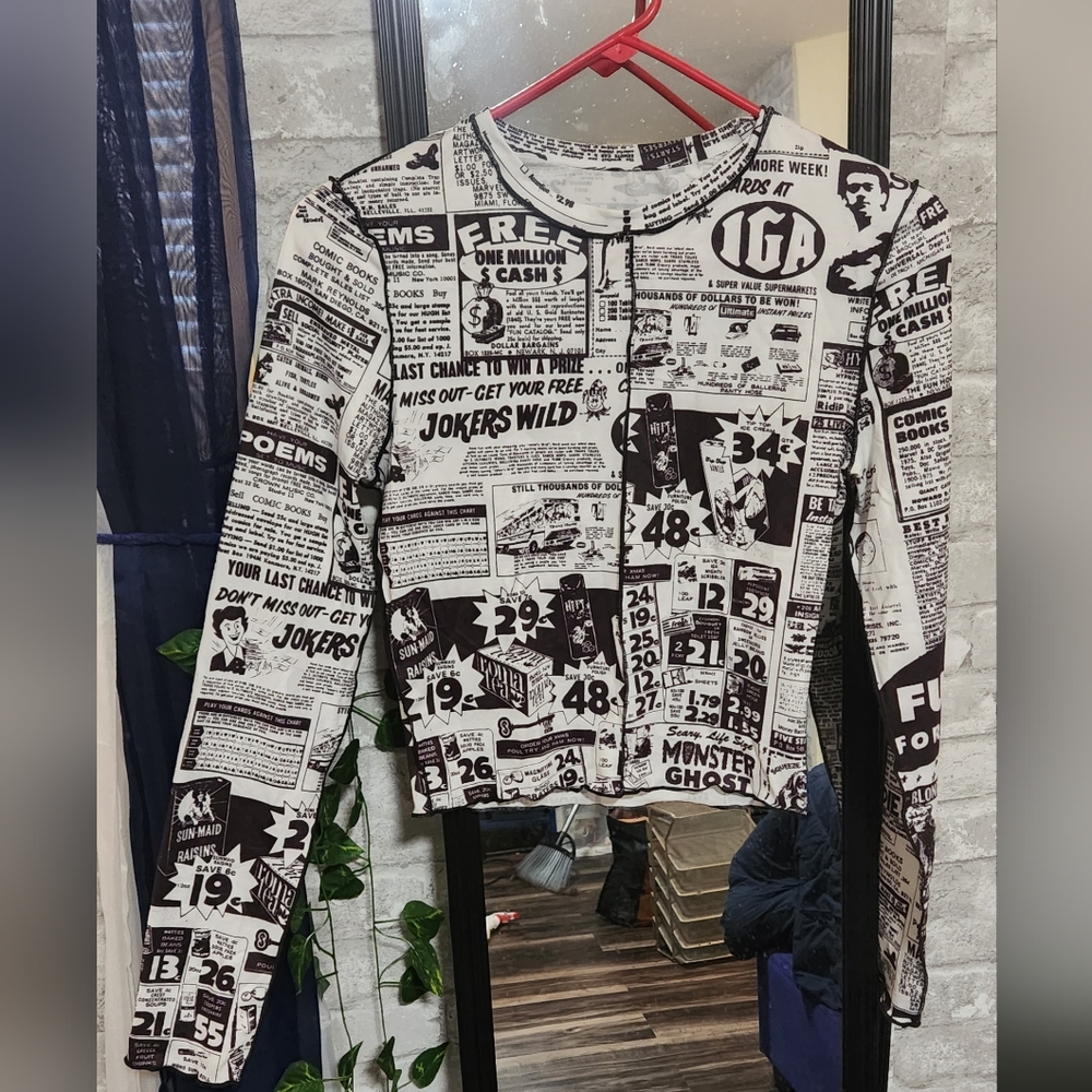 Graphic long-sleeved shirt